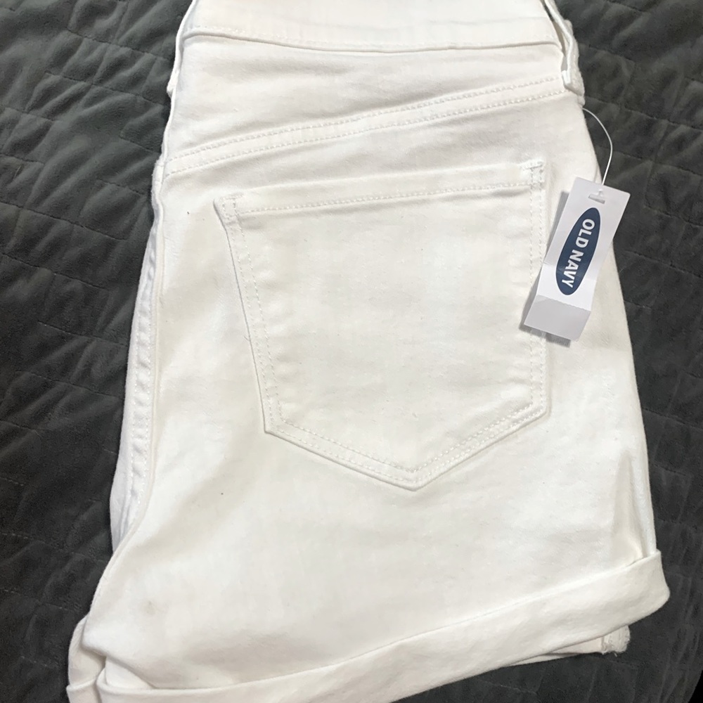 NWT - Old Navy White 3” Shorts